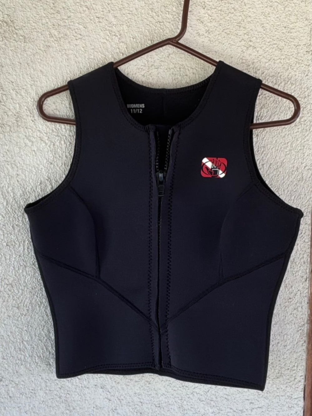 WOMEN  BODY GLOVE LOGO NEOPRENE VEST